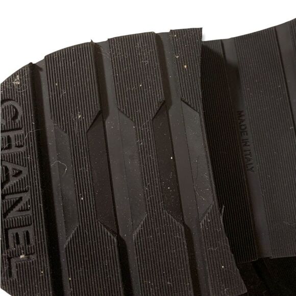 ❤️SOLD❤️CHANEL Black & White 2022 C Combat Boots |IT39| - Picture 16 of 16